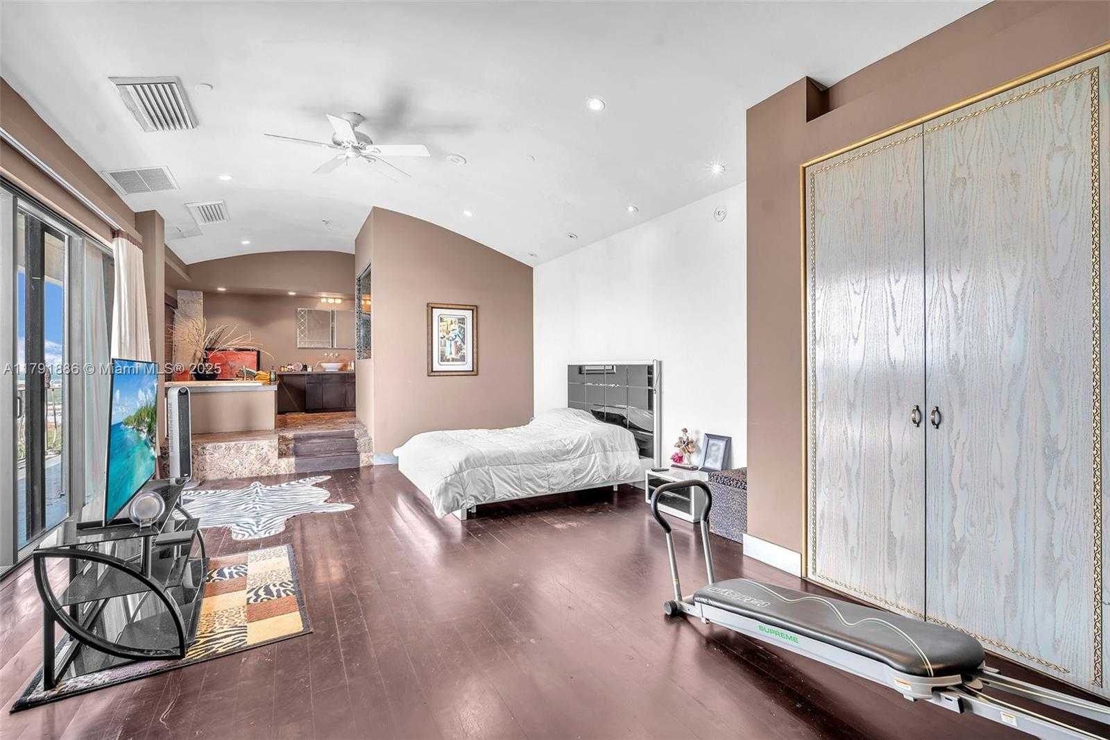 Small Image of 780 NORTH EAST 69TH ST #T-1A, Miami Number 24