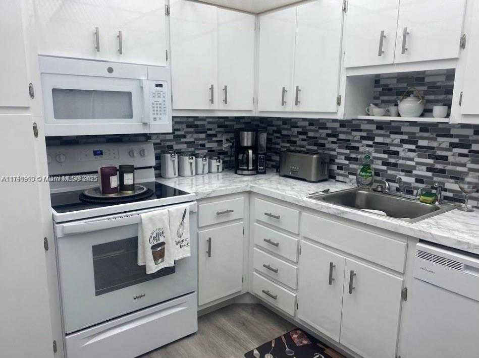 Small Image of 1985 SOUTH OCEAN DR #2B, Hallandale Beach Number 5
