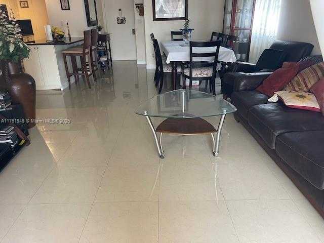 Small Image of 4400 HILLCREST DR #701B, Hollywood Number 10