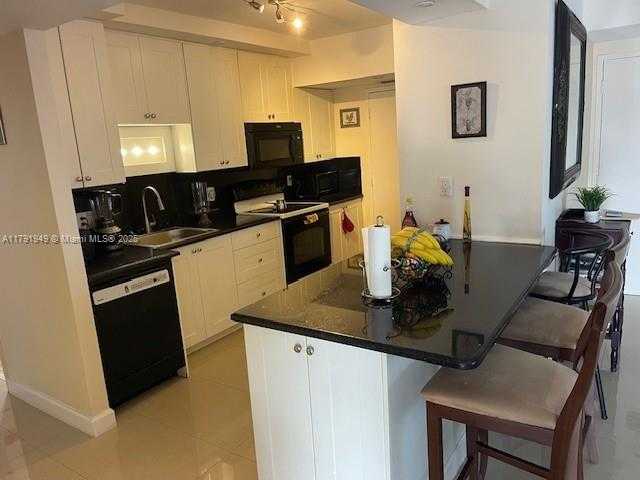 Small Image of 4400 HILLCREST DR #701B, Hollywood Number 11