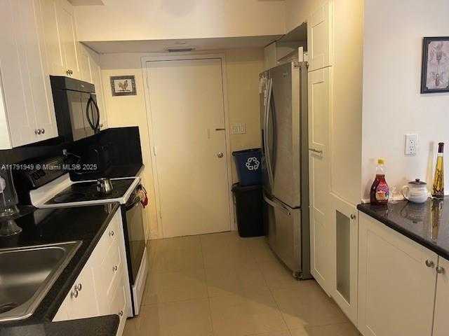 Small Image of 4400 HILLCREST DR #701B, Hollywood Number 12