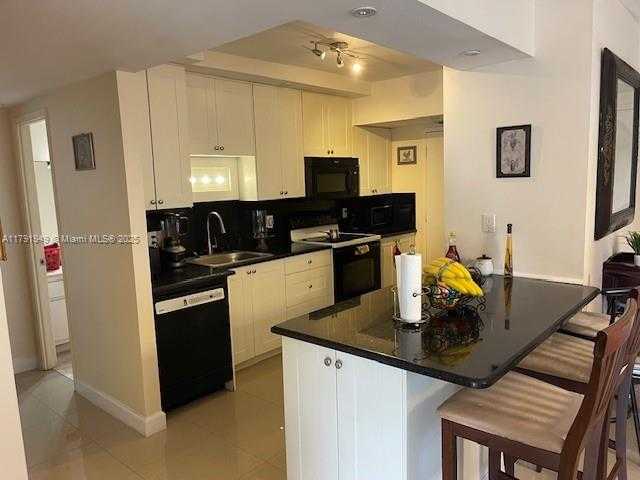 Small Image of 4400 HILLCREST DR #701B, Hollywood Number 13