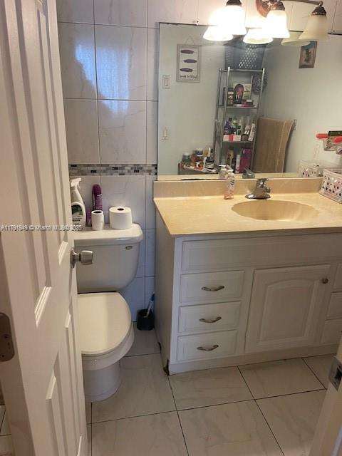 Small Image of 4400 HILLCREST DR #701B, Hollywood Number 16