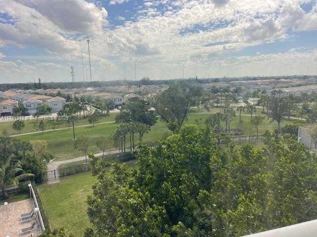 Small Image of 4400 HILLCREST DR #701B, Hollywood Number 18