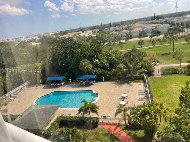 Small Image of 4400 HILLCREST DR #701B, Hollywood Number 19