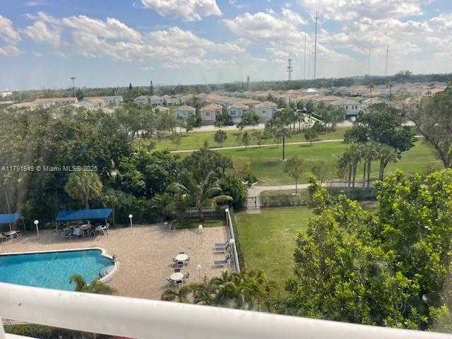Small Image of 4400 HILLCREST DR #701B, Hollywood Number 20