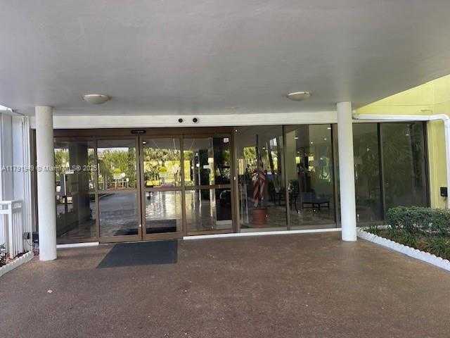 Small Image of 4400 HILLCREST DR #701B, Hollywood Number 3