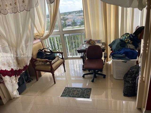 Small Image of 4400 HILLCREST DR #701B, Hollywood Number 9