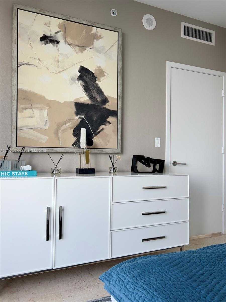 Small Image of 68 SOUTH EAST 6TH ST #3611, Miami Number 13