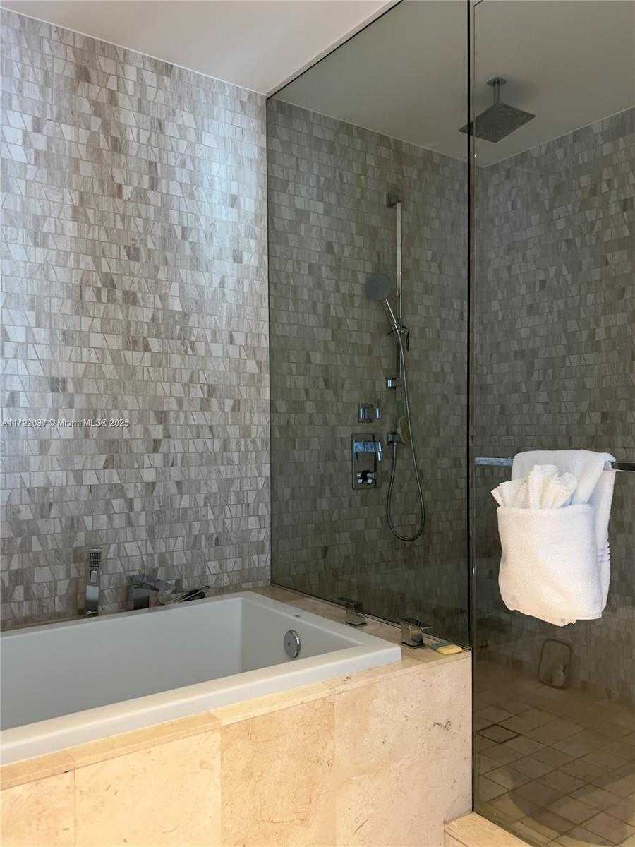 Small Image of 68 SOUTH EAST 6TH ST #3611, Miami Number 17