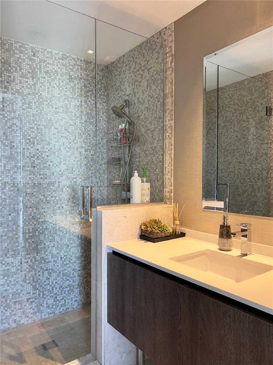 Small Image of 68 SOUTH EAST 6TH ST #3611, Miami Number 20