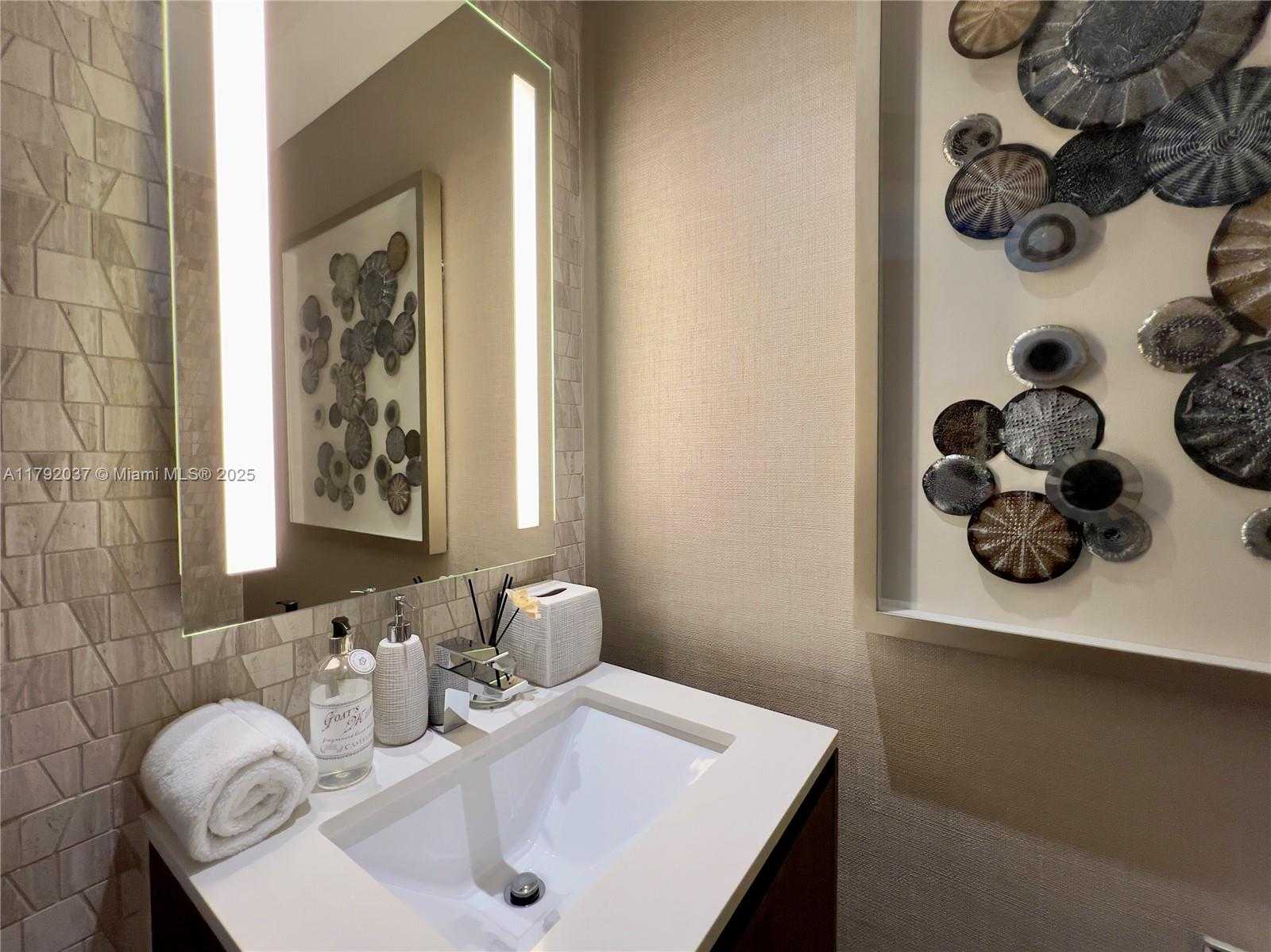 Small Image of 68 SOUTH EAST 6TH ST #3611, Miami Number 21