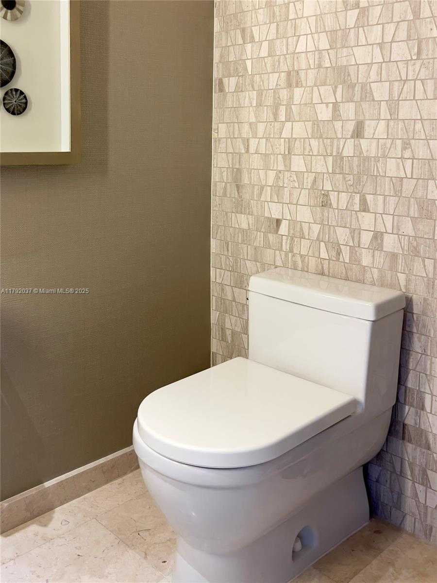 Small Image of 68 SOUTH EAST 6TH ST #3611, Miami Number 22