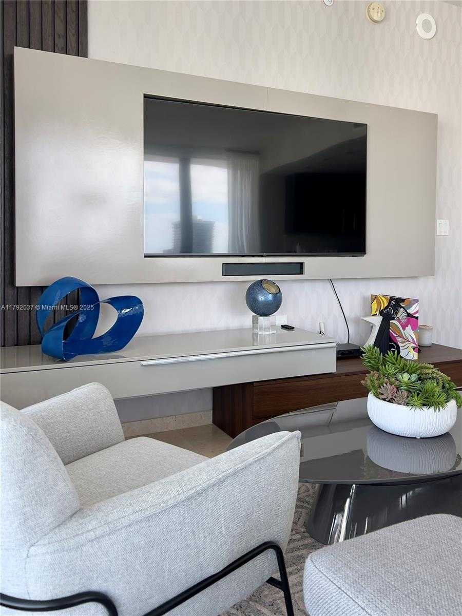Small Image of 68 SOUTH EAST 6TH ST #3611, Miami Number 5