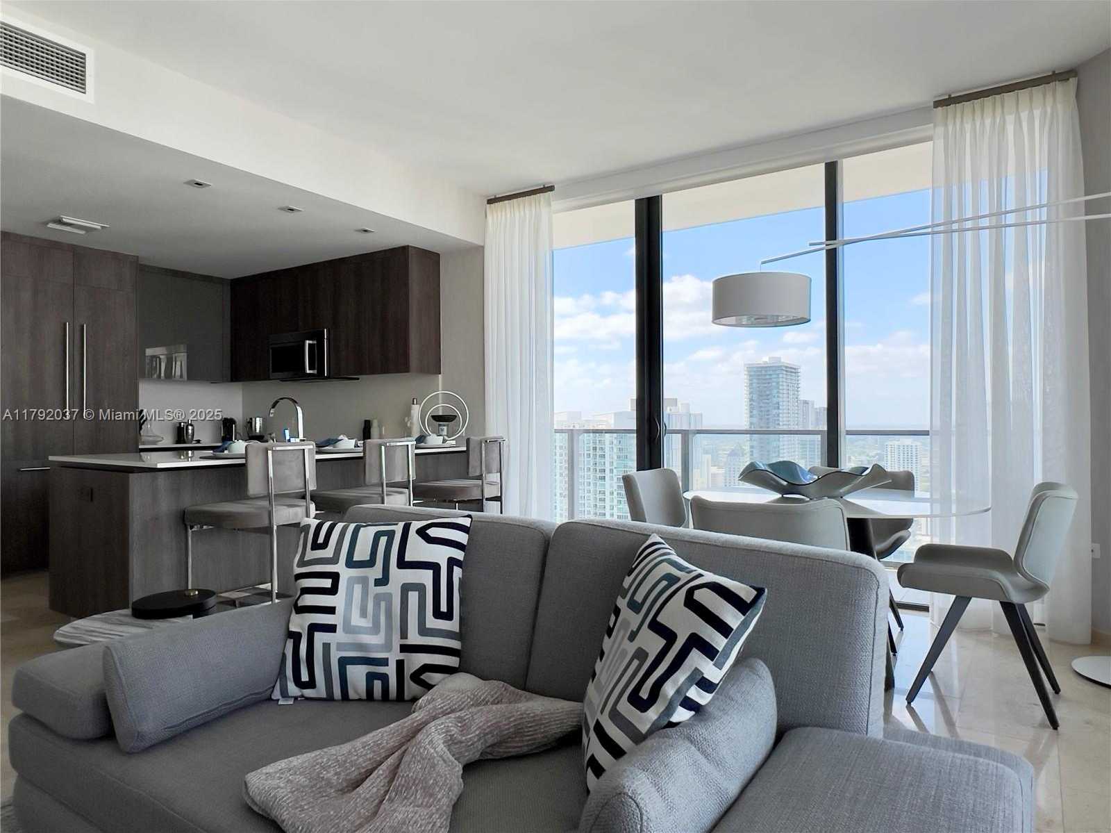 Small Image of 68 SOUTH EAST 6TH ST #3611, Miami Number 7