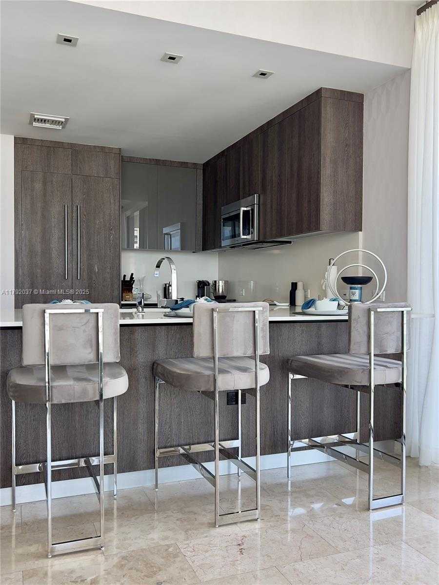 Small Image of 68 SOUTH EAST 6TH ST #3611, Miami Number 9