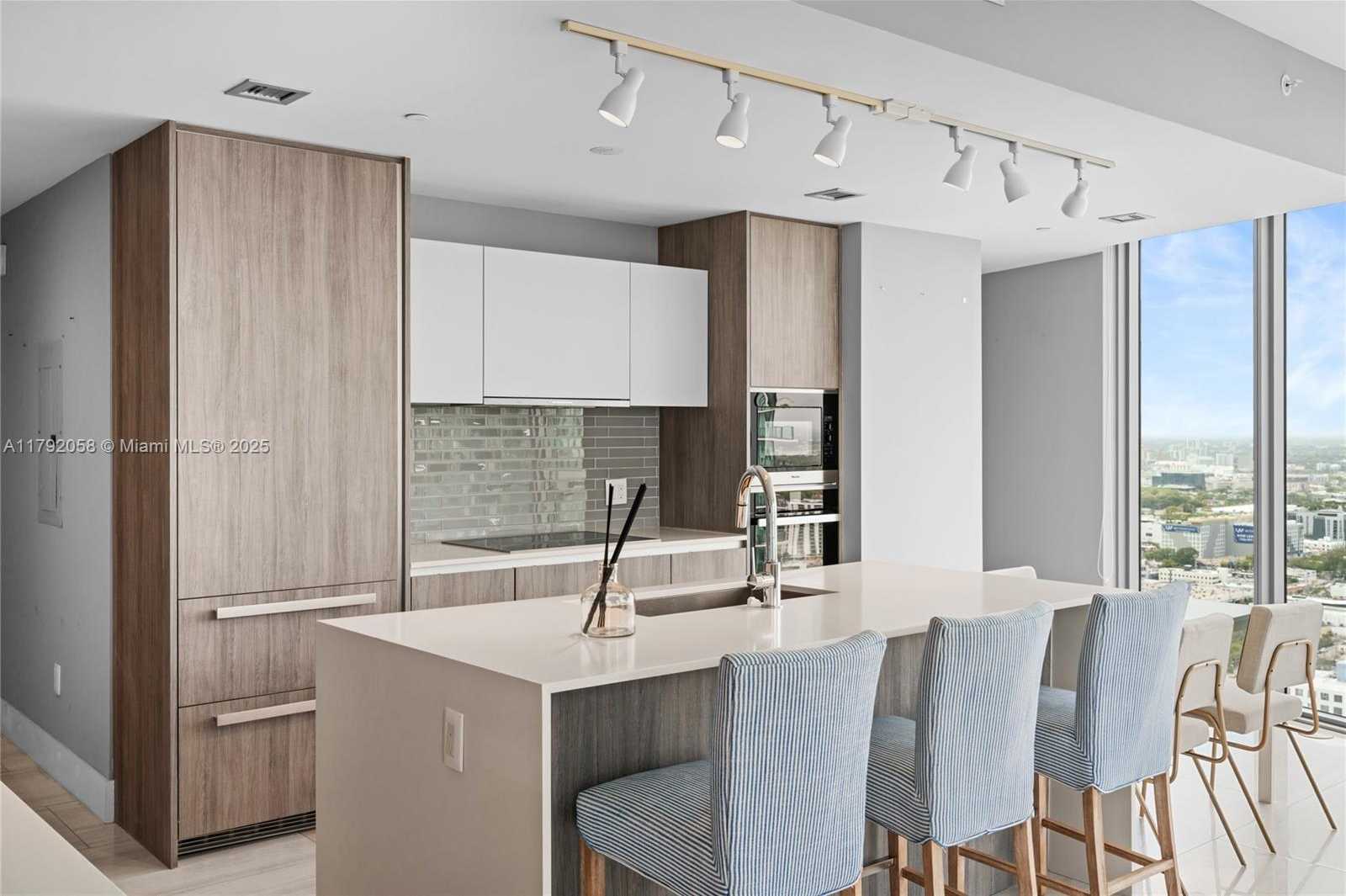 Small Image of 2900 NORTH EAST 7TH AVE #3901, Miami Number 11