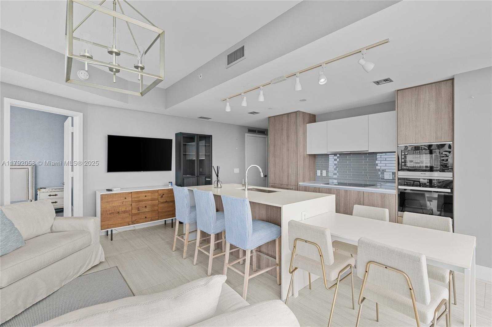 Small Image of 2900 NORTH EAST 7TH AVE #3901, Miami Number 3