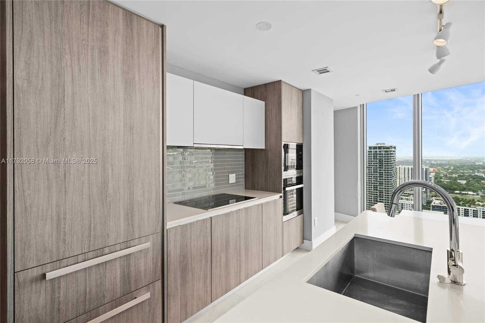 Small Image of 2900 NORTH EAST 7TH AVE #3901, Miami Number 7