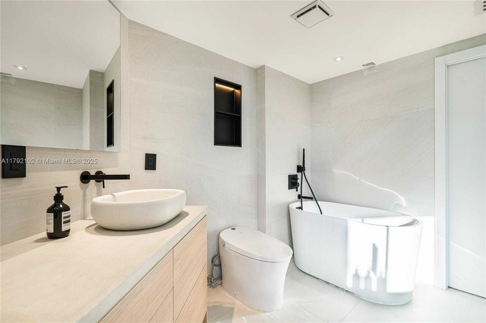 Small Image of 16485 COLLINS AVE #2438, Sunny Isles Beach Number 23