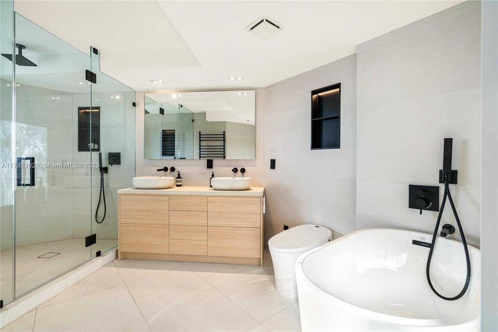 Small Image of 16485 COLLINS AVE #2438, Sunny Isles Beach Number 24