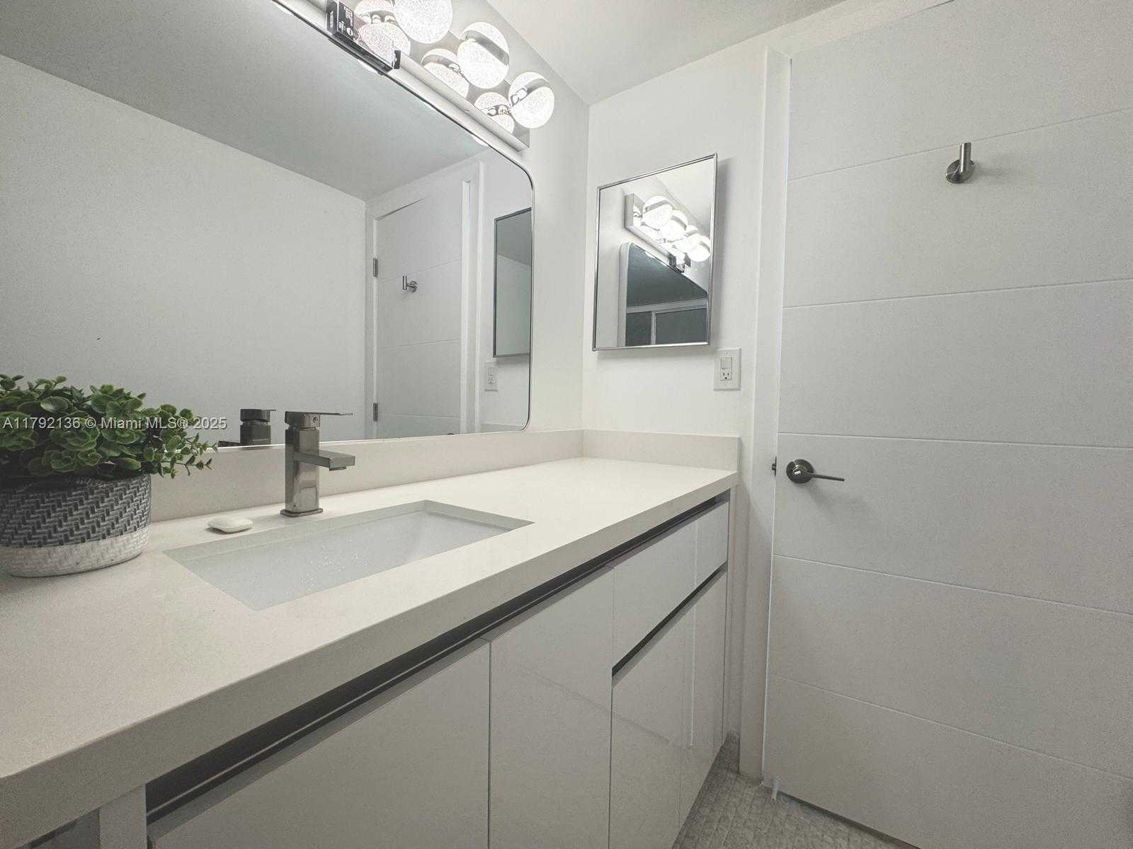 Small Image of 3800 SOUTH OCEAN DR #1710, Hollywood Number 31