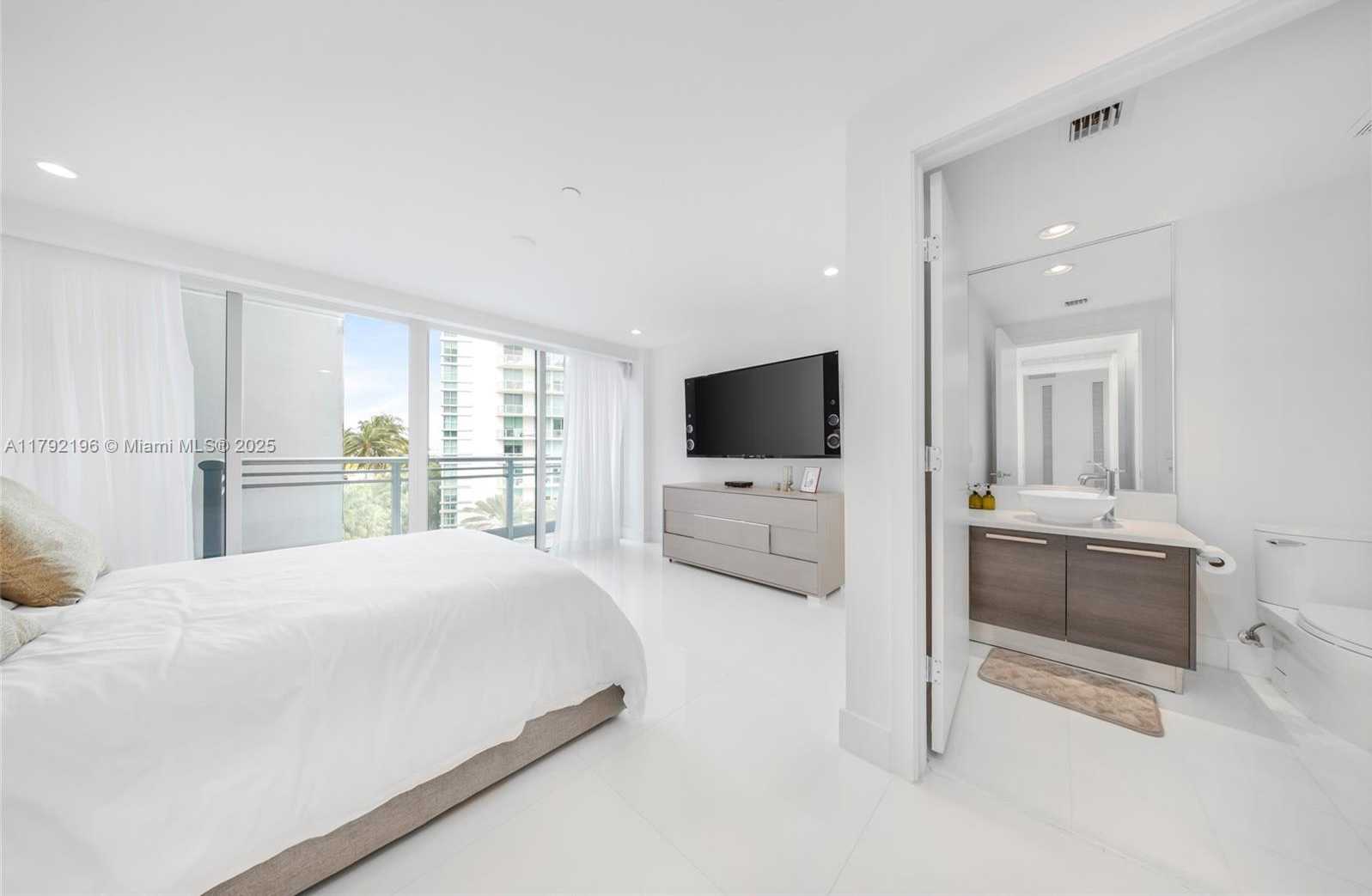Small Image of 2950 NORTH EAST 188TH ST #547, Aventura Number 39
