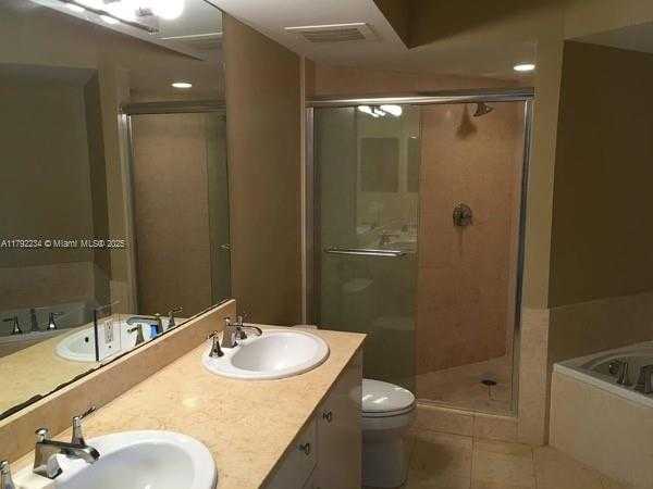 Small Image of 19900 E Country Club Dr, Aventura, FL 33180, USA Number 19