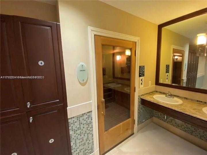 Small Image of 19900 E Country Club Dr, Aventura, FL 33180, USA Number 22