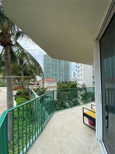 Small Image of 19900 E Country Club Dr, Aventura, FL 33180, USA Number 27