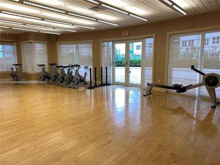 Small Image of 19900 E Country Club Dr, Aventura, FL 33180, USA Number 37