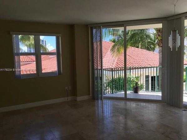 Small Image of 19900 E Country Club Dr, Aventura, FL 33180, USA Number 5