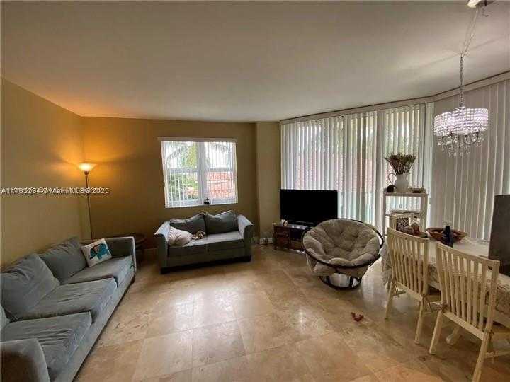 Small Image of 19900 E Country Club Dr, Aventura, FL 33180, USA Number 6