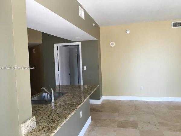 Small Image of 19900 E Country Club Dr, Aventura, FL 33180, USA Number 9
