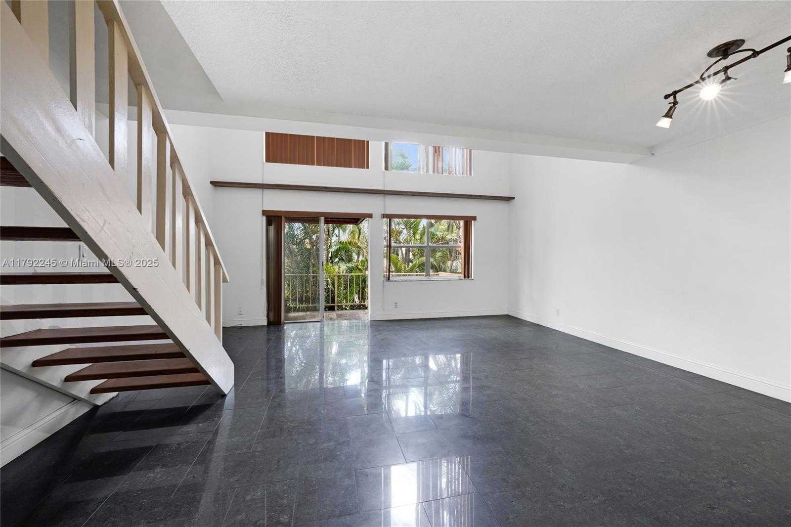 Small Image of 17911 NORTH WEST 68TH AVE #P208, Hialeah Number 11