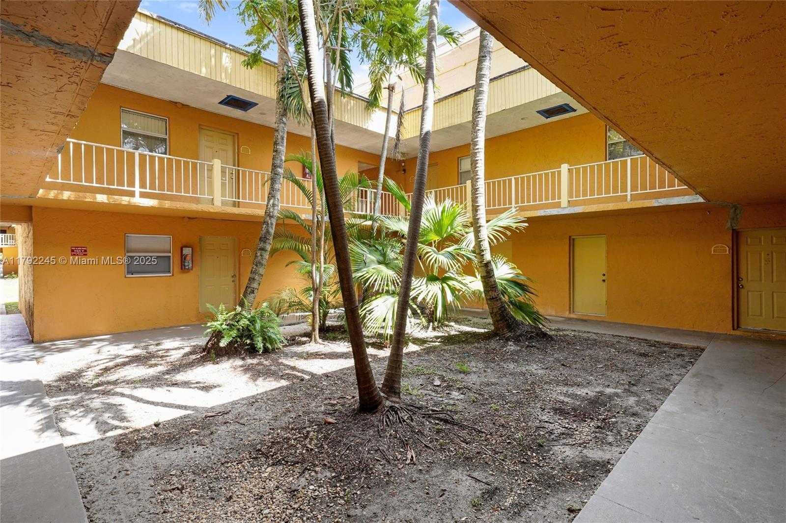 Small Image of 17911 NORTH WEST 68TH AVE #P208, Hialeah Number 3