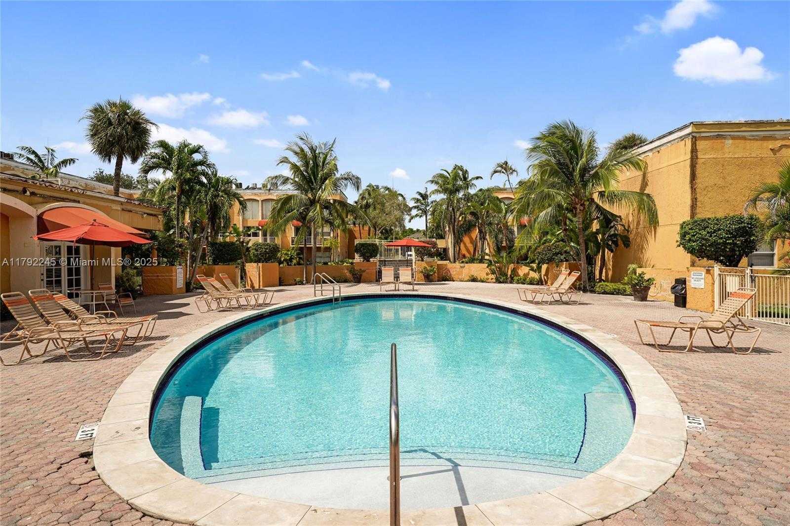Small Image of 17911 NORTH WEST 68TH AVE #P208, Hialeah Number 32