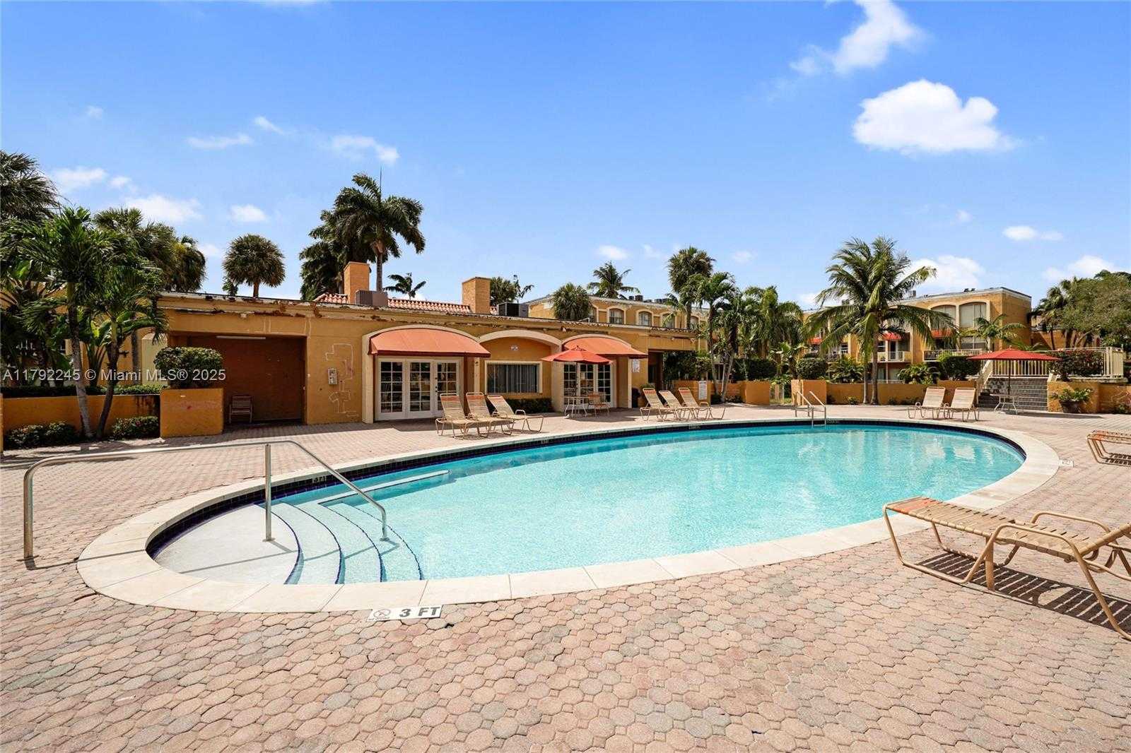 Small Image of 17911 NORTH WEST 68TH AVE #P208, Hialeah Number 33