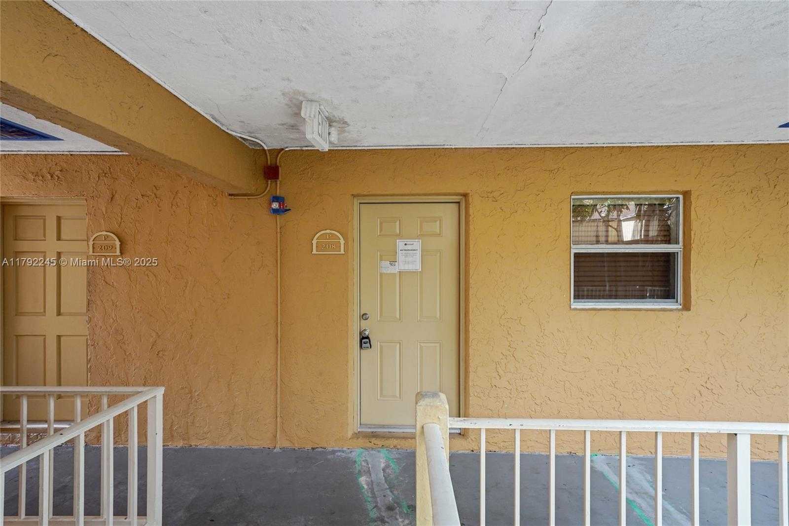 Small Image of 17911 NORTH WEST 68TH AVE #P208, Hialeah Number 5