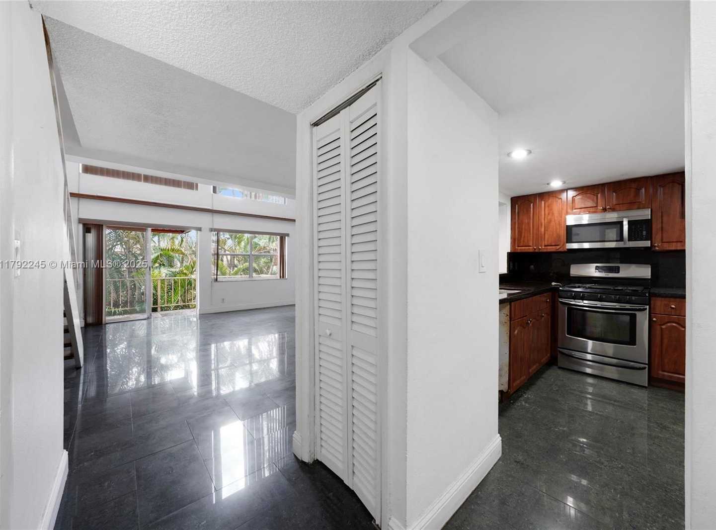 Small Image of 17911 NORTH WEST 68TH AVE #P208, Hialeah Number 6