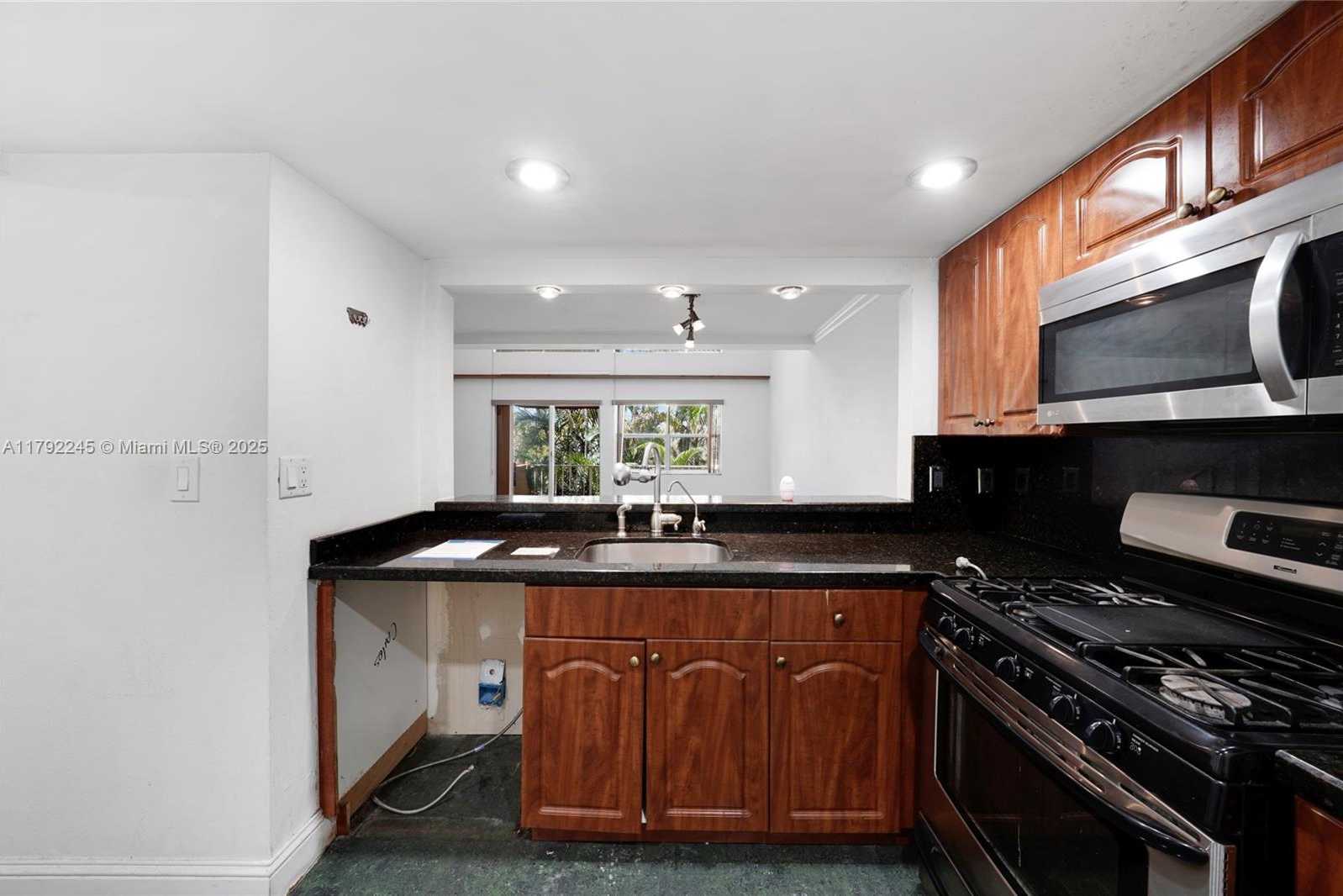 Small Image of 17911 NORTH WEST 68TH AVE #P208, Hialeah Number 9