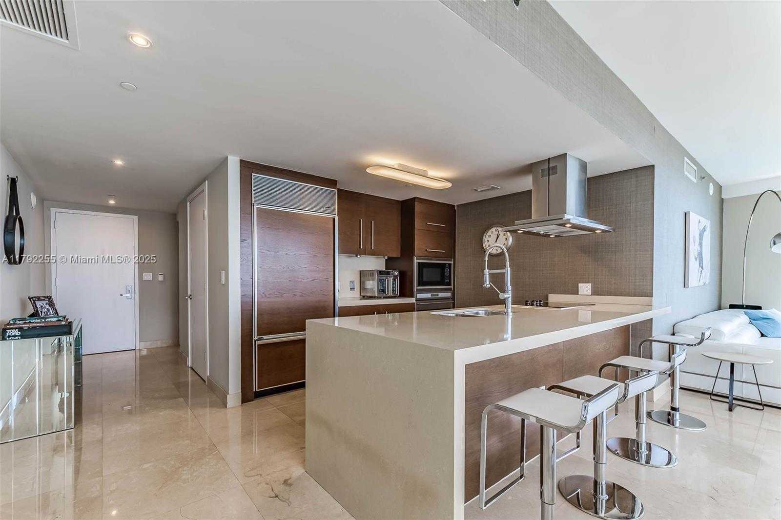Small Image of 495 BRICKELL AVE #2801, Miami Number 4