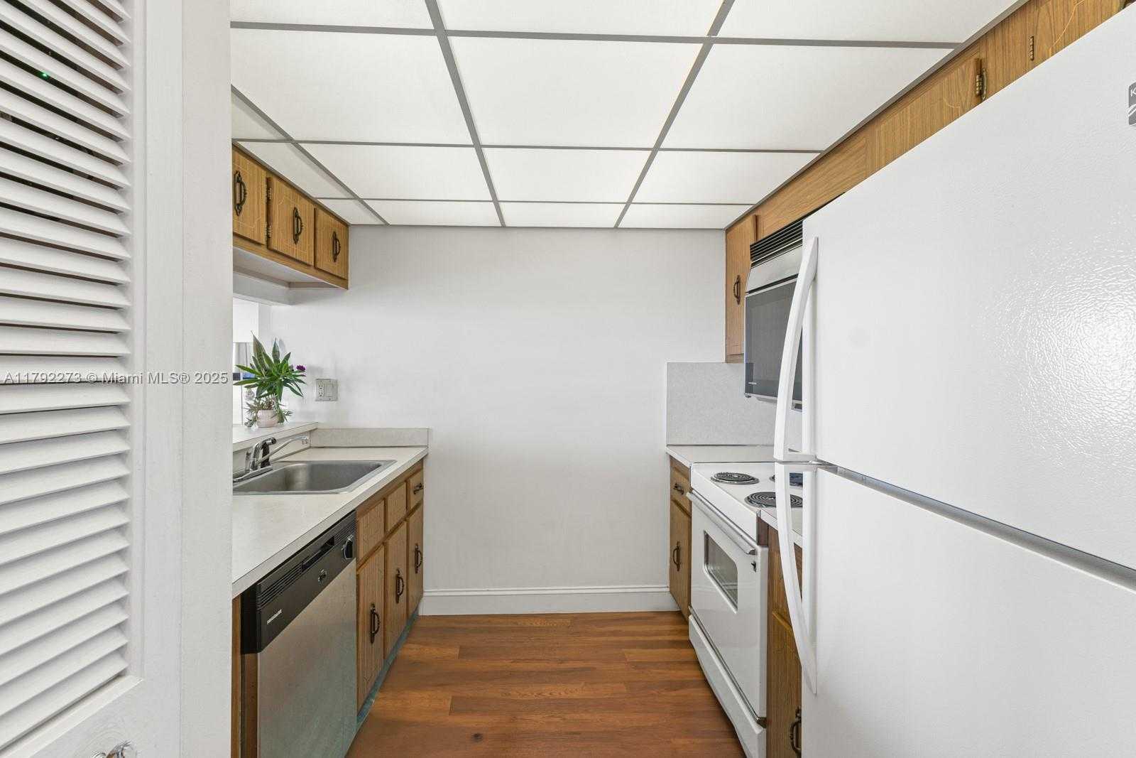 Small Image of 600 NORTH EAST 36TH ST #1810, Miami Number 10