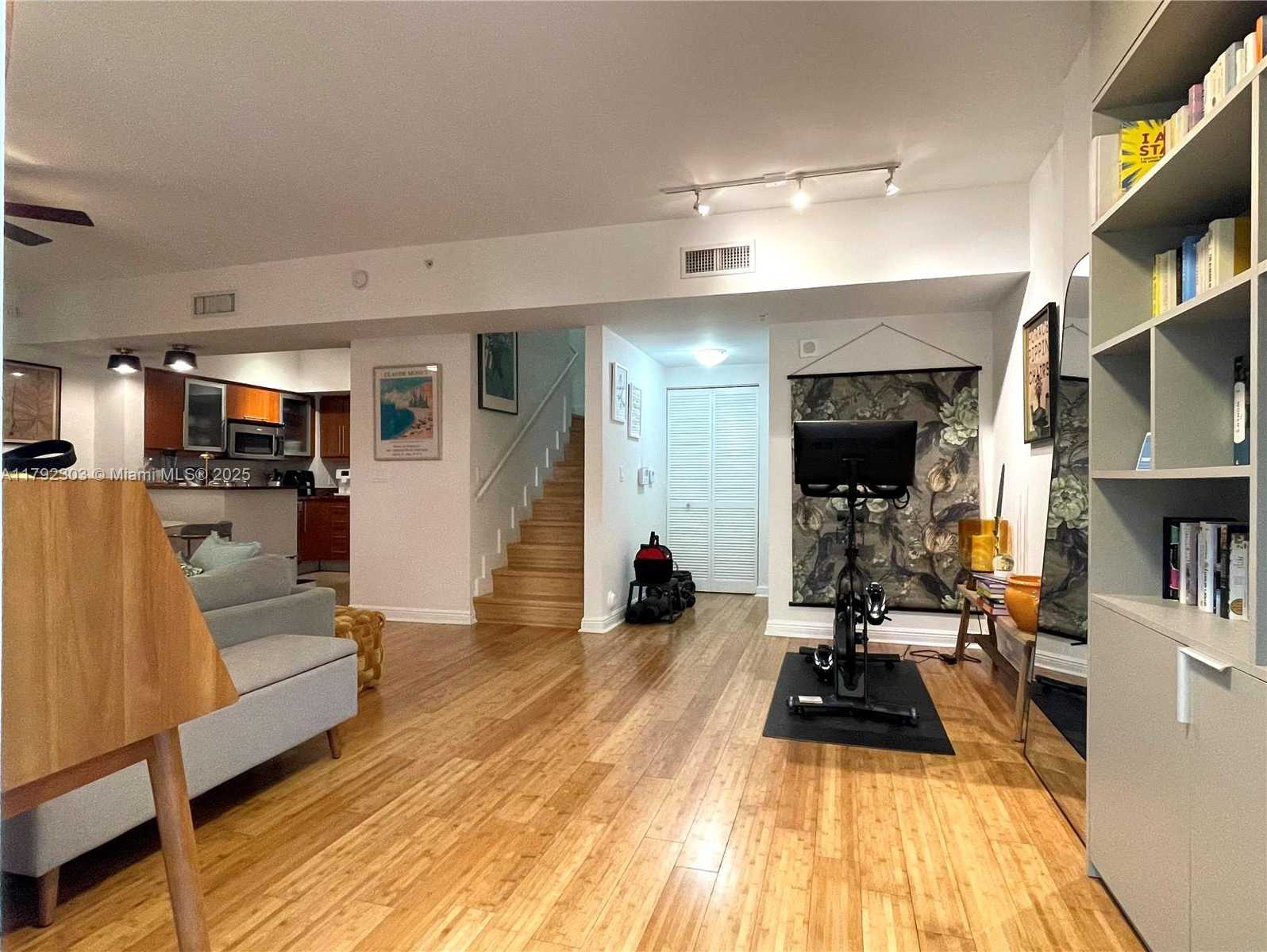 Small Image of 888 SOUTH DOUGLAS RD #119, Coral Gables Number 3