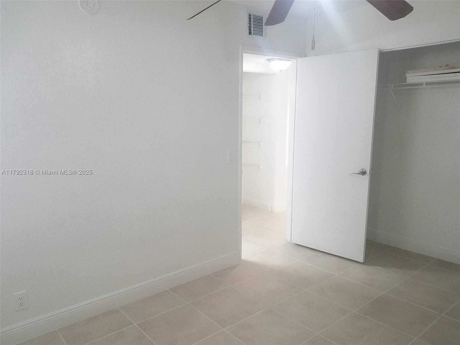 Small Image of 1513 LAKE CRYSTAL DR #B, West Palm Beach Number 14