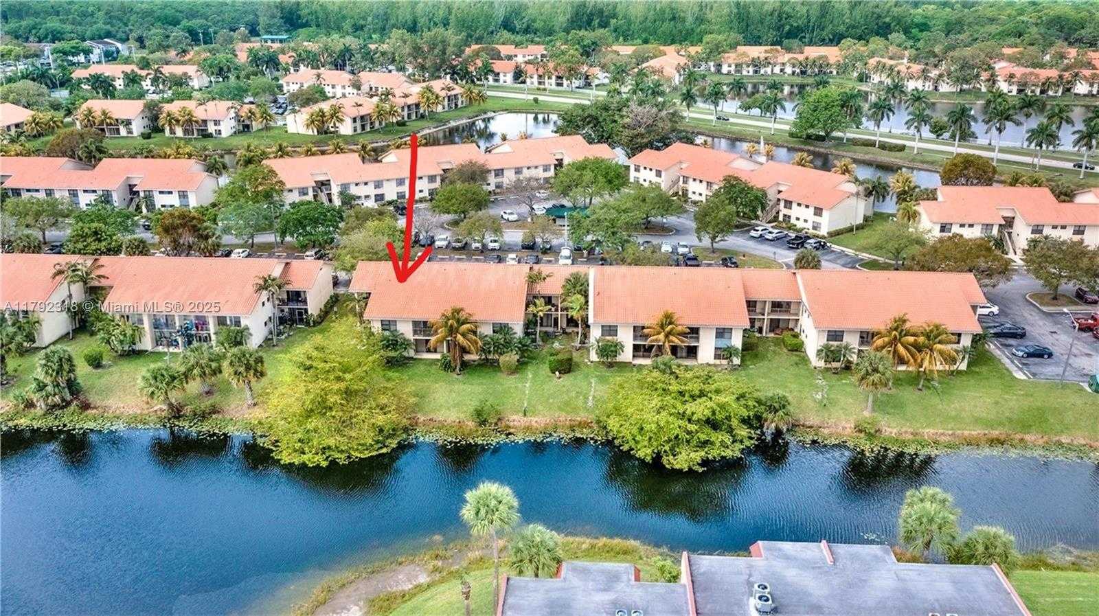Small Image of 1513 LAKE CRYSTAL DR #B, West Palm Beach Number 2