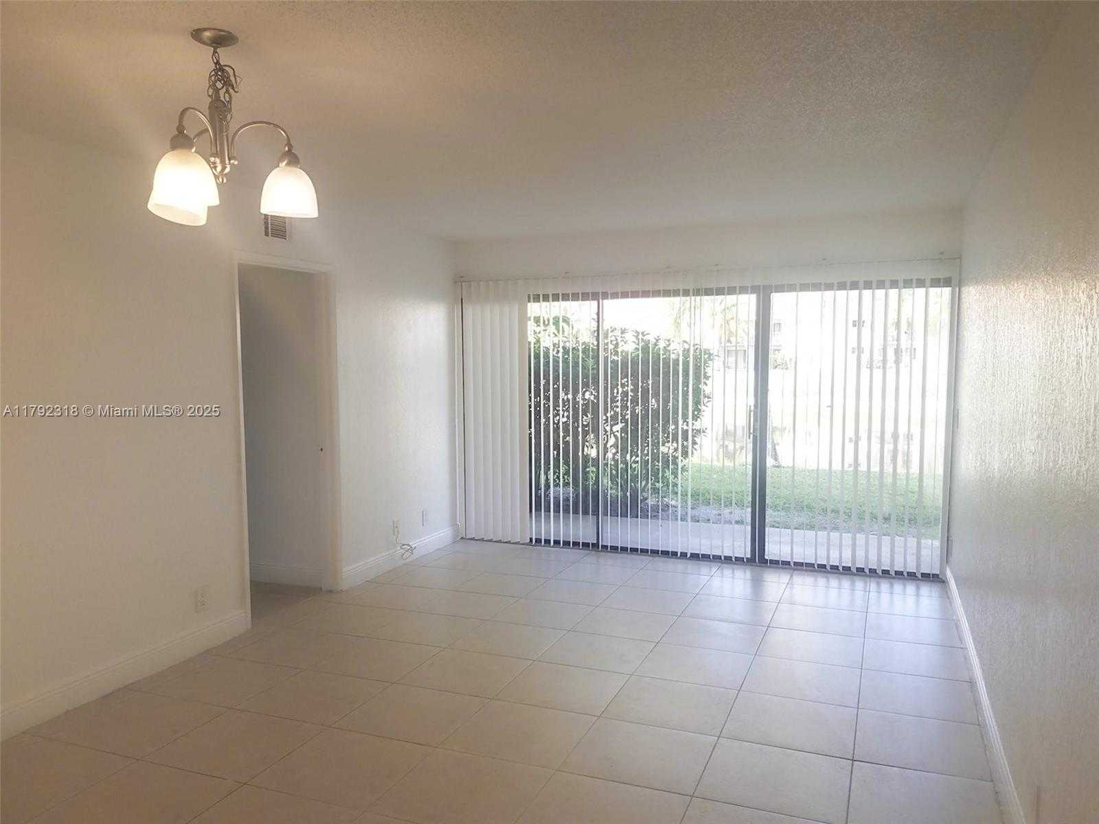 Small Image of 1513 LAKE CRYSTAL DR #B, West Palm Beach Number 7