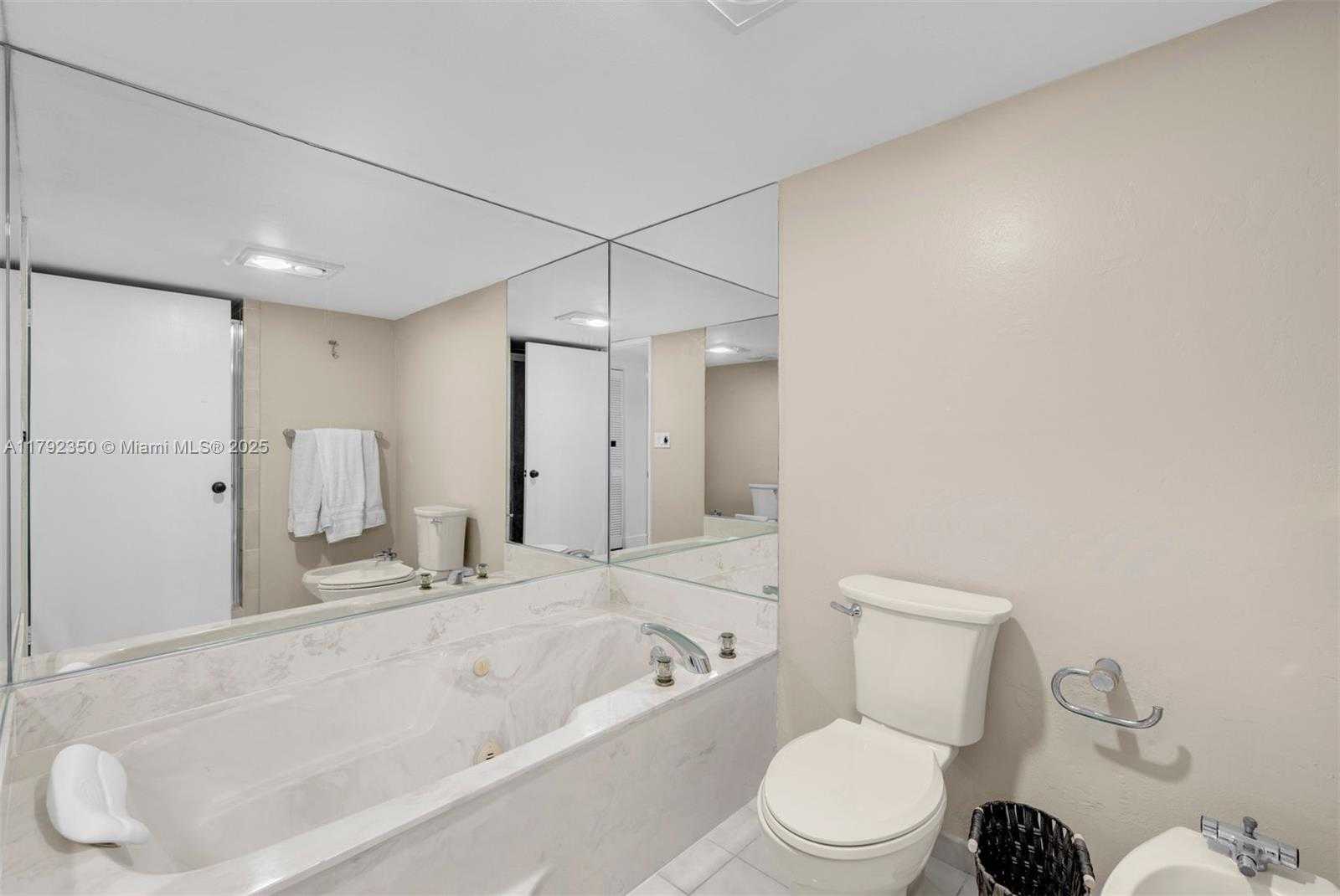 Small Image of 520 BRICKELL KEY DR #A704, Miami Number 19