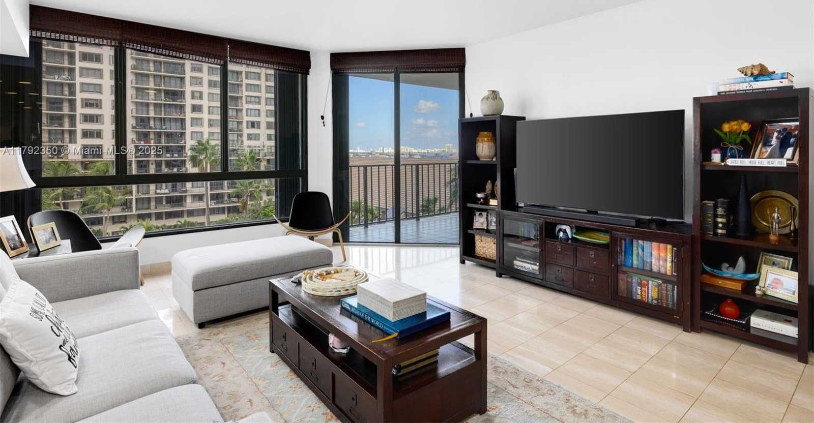 Small Image of 520 BRICKELL KEY DR #A704, Miami Number 3