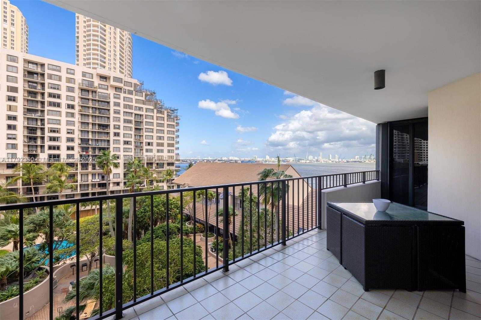 Small Image of 520 BRICKELL KEY DR #A704, Miami Number 5